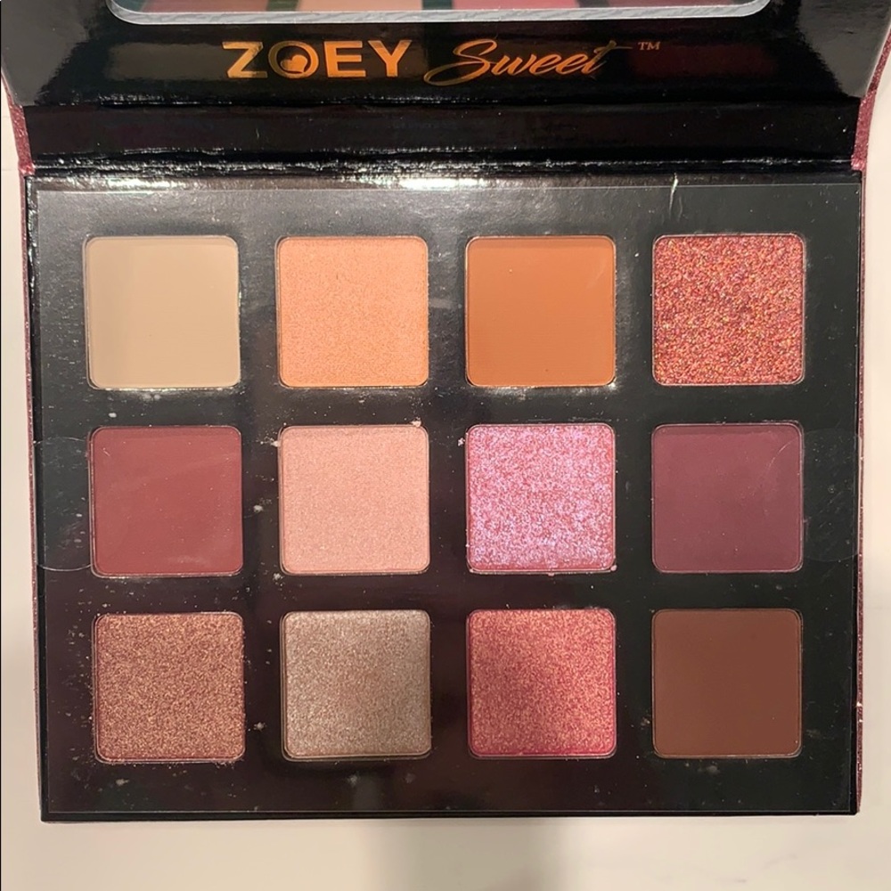 🌷 Zoey Sweet Eyeshadow Palette NWT